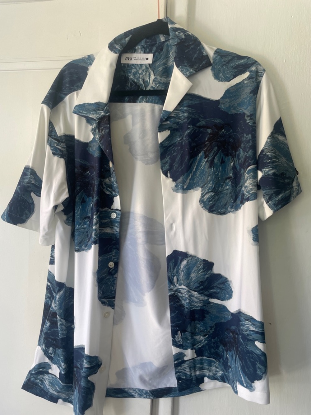 Zara Men White Short-Sleeve Button-Down with Navy Floral Print